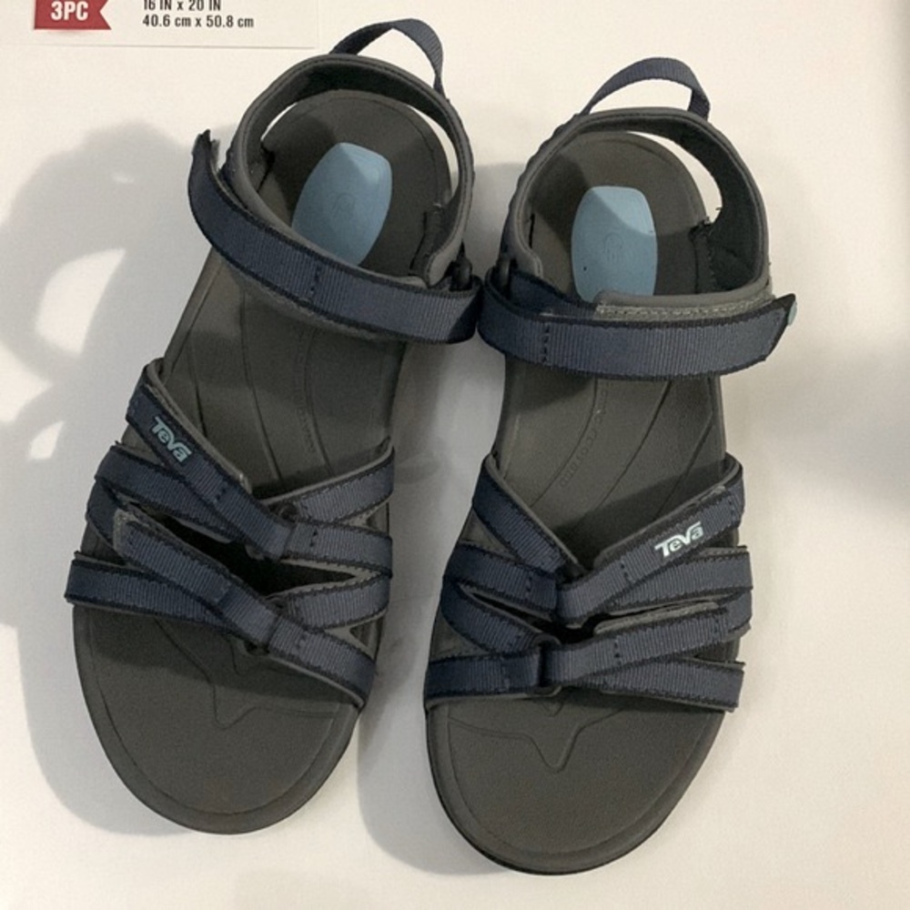 NWOT Teva sandals/ S-8